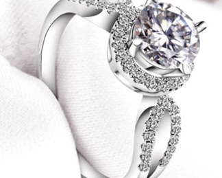 Cubic zirconia ring with crystals